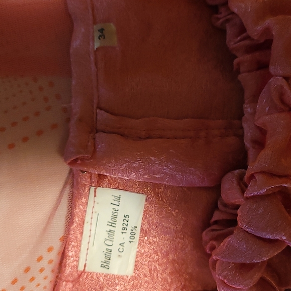 Girl's Traditional Outfit - Picture 3 of 3